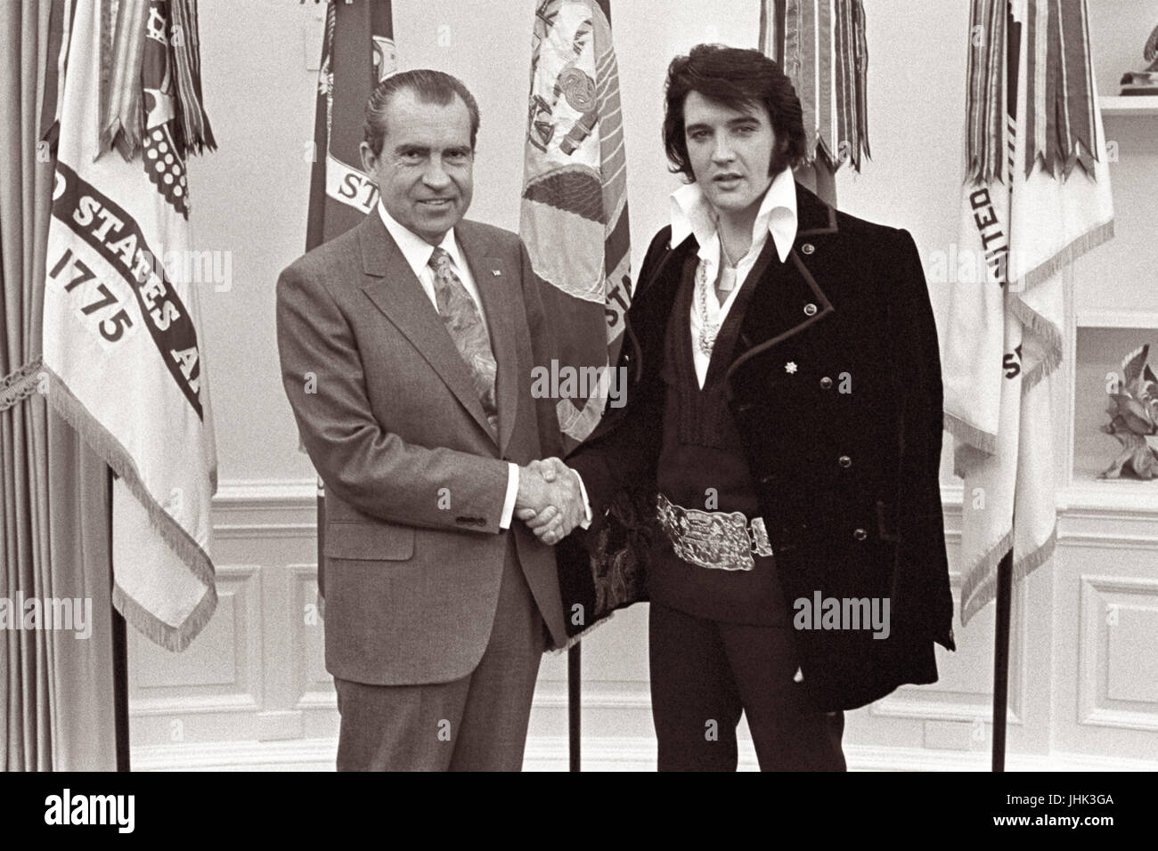 President Nixon shaking hands with entertainer Elvis Presley in the Oval Office of the White House on December 21, 1970. (Photo by Oliver F. Atkins) Stock Photo