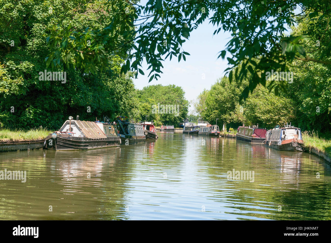 Narrow boats on the Grand Union Canal at Marsworth, in the Vale of Aylesbury, bucks, UK Stock Photo