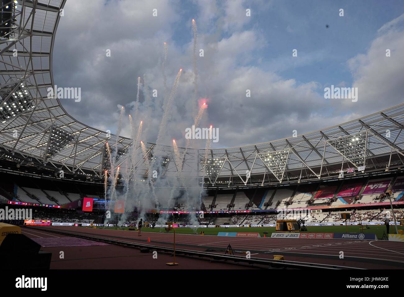 London, UK. 14th July, 2017. Fireworks to open the games. World para athletics championships. London Olympic stadium. Queen Elizabeth Olympic park. Stratford. London. UK. 14/07/2017. Credit: Sport In Pictures/Alamy Live News Stock Photo
