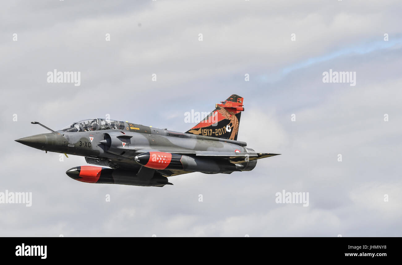 Gloucestershire, UK. 14th July, 2017. Couteau Delta 2 Dassault Mirage 2000Ds, EC 2/3 and EC3/2 perform a demonstration flight at the Royal International Tattoo ( RIAT) 2017 at Fairford airbase, Gloucestershire Credit: jules annan/Alamy Live News Stock Photo