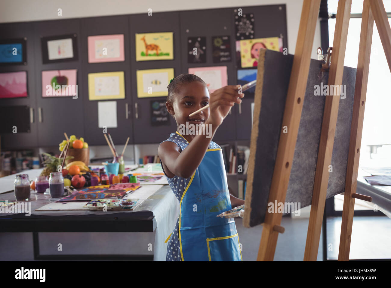 Girl painting canvas hi-res stock photography and images - Alamy