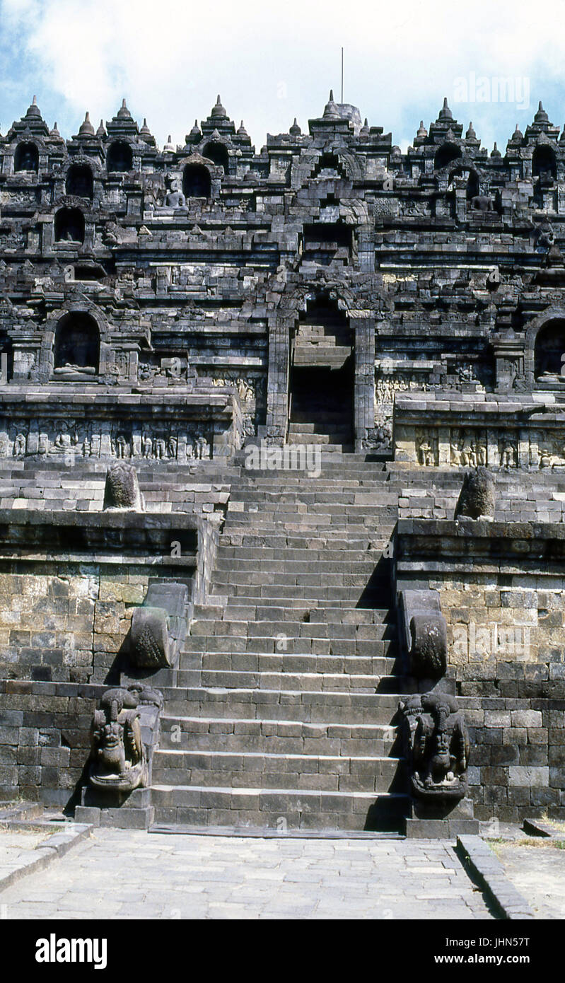 Borobudur sculptures hi-res stock photography and images - Alamy