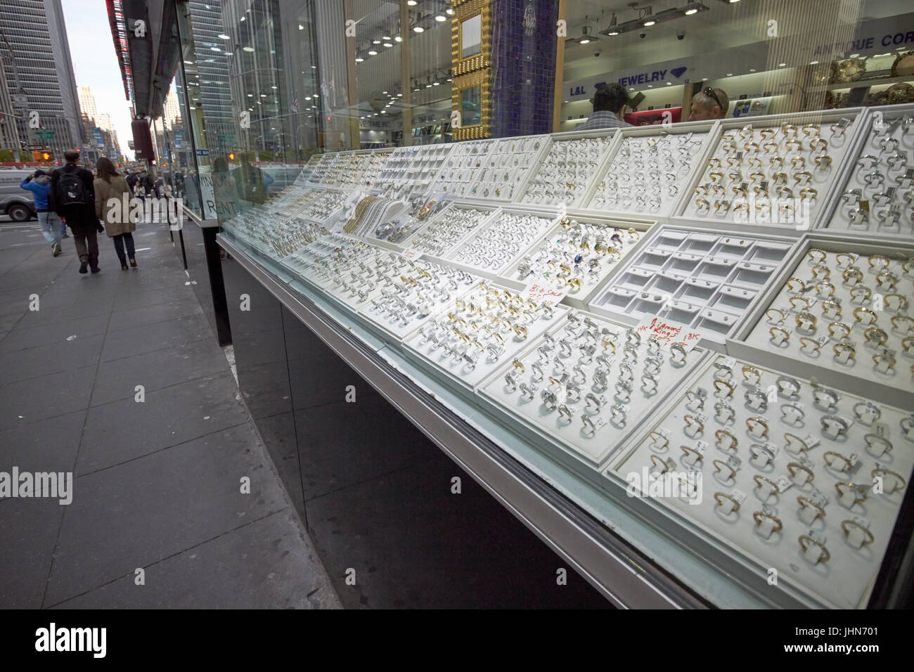 Jewelry store hi-res stock photography and images - Alamy