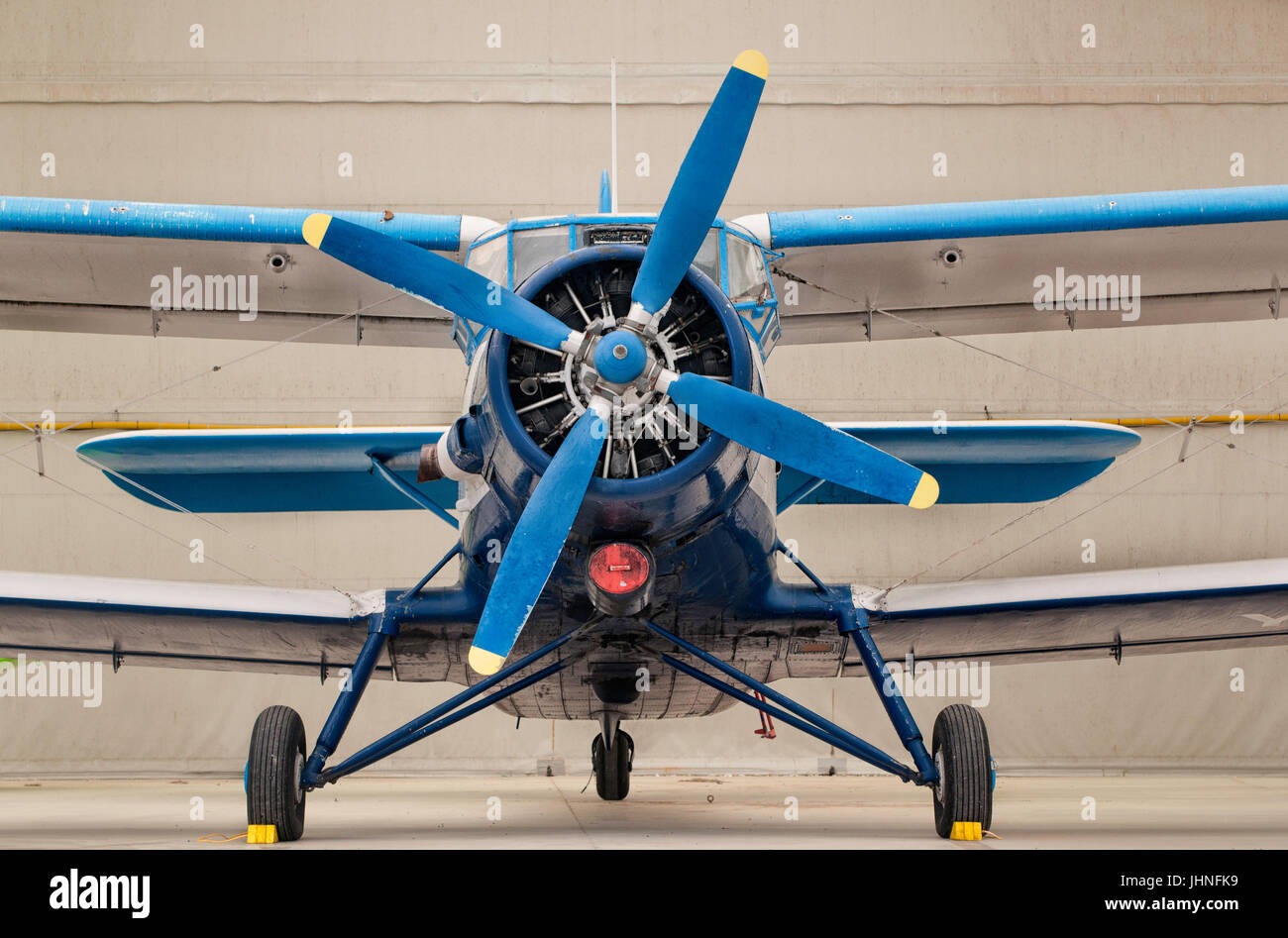 Old aircraft hangar hi-res stock photography and images - Alamy