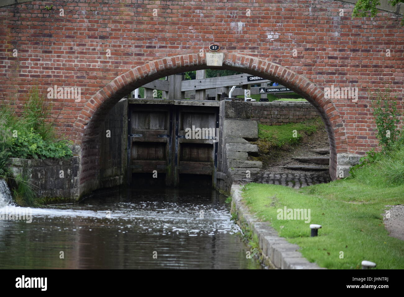 Arched bridge over Chesterfield canal Stock Photo Alamy