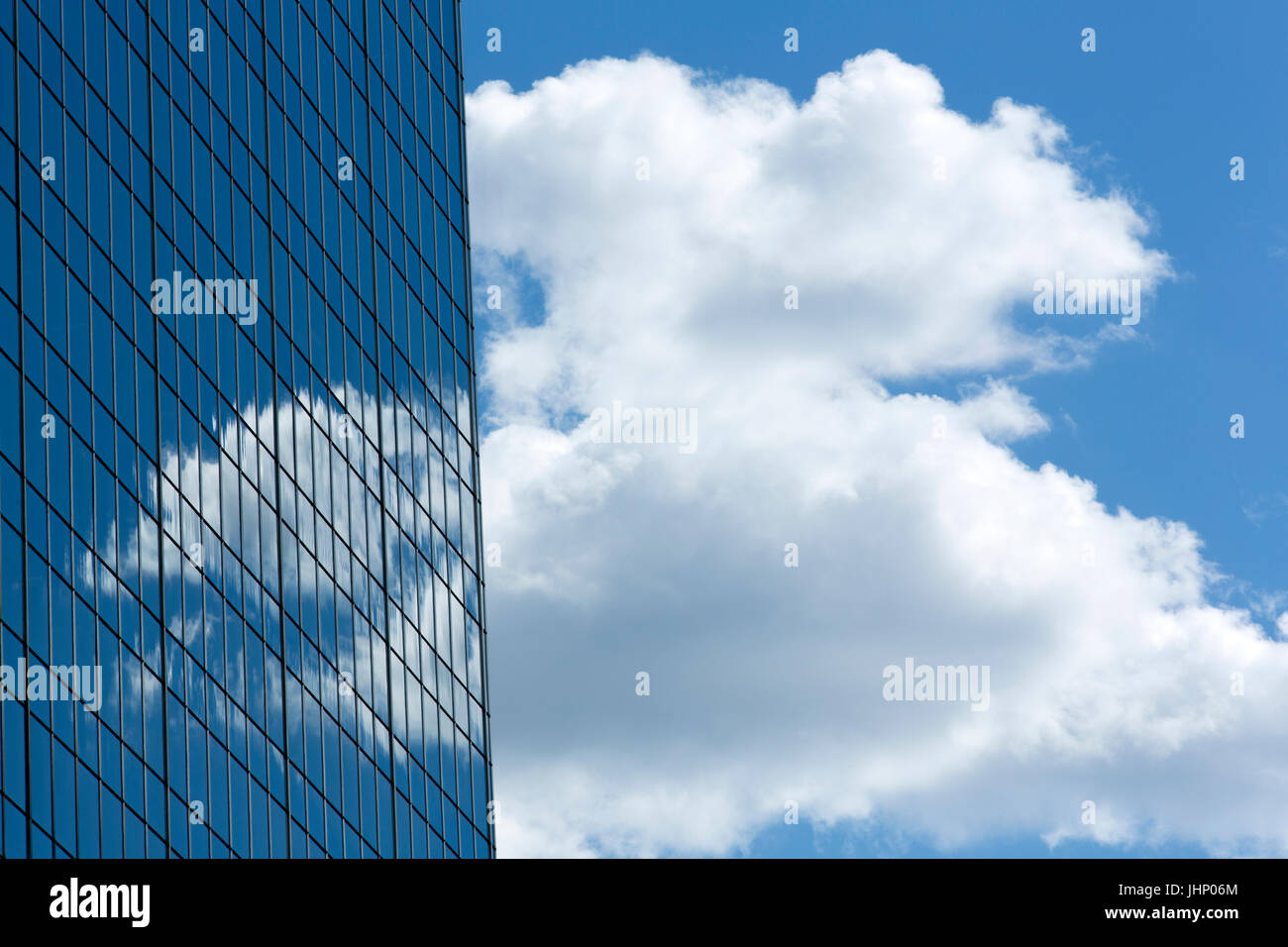 Sky office tower hi-res stock photography and images - Alamy