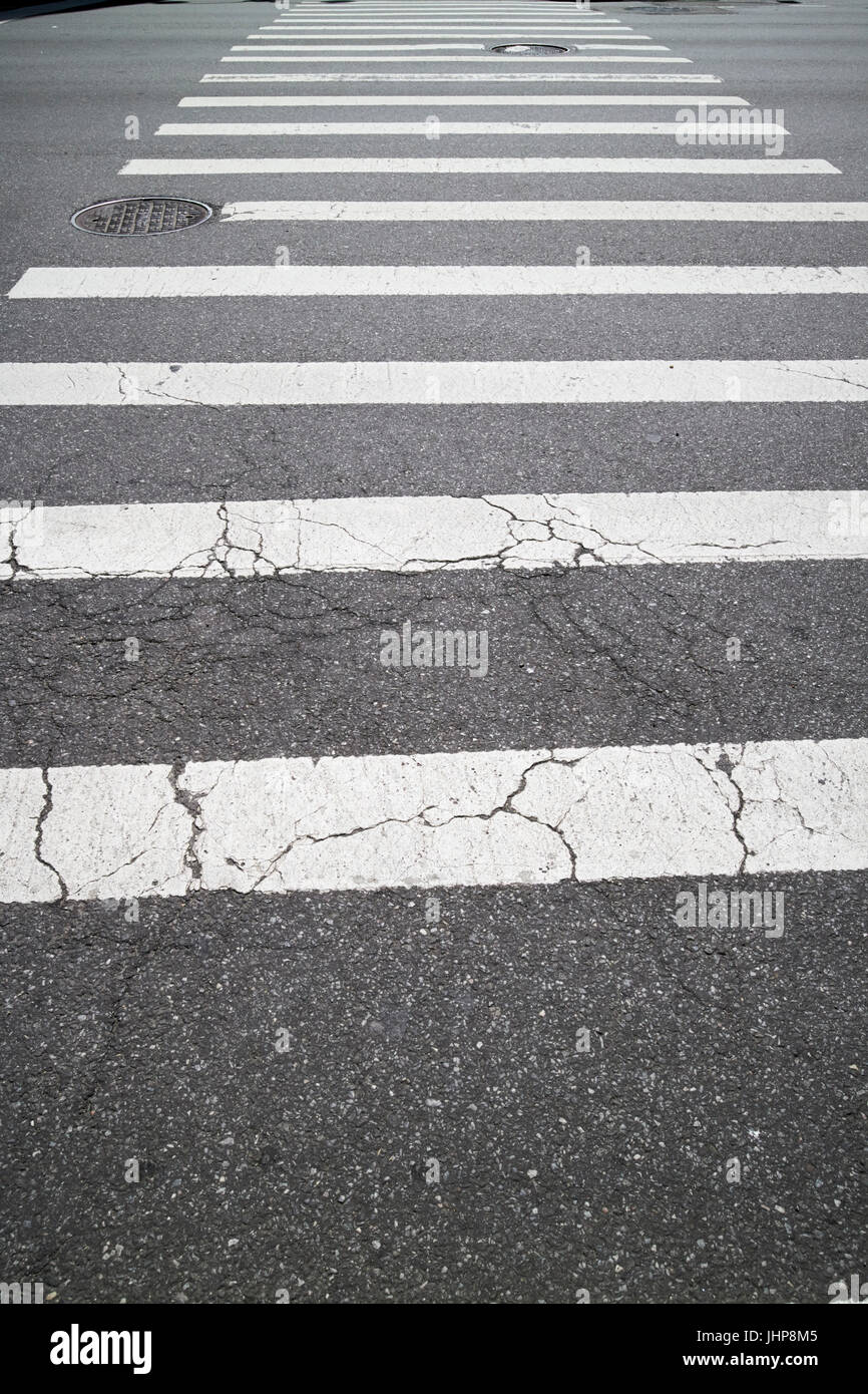 Road cross walk lines hi-res stock photography and images - Alamy