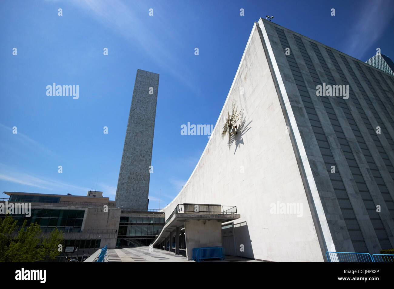 UN secretariat tower general assembly hall buildings united nations New York City USA Stock Photo