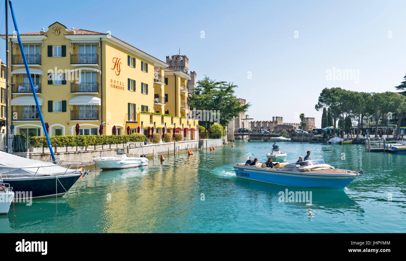 LAKE GARDA SIRMIONE MOTOR BOAT LEAVING THE HARBOUR WITH PASSENGERS Stock Photo
