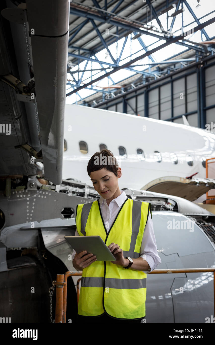 Female aircraft maintenance engineer using digital tablet at airlines  maintenance facility Stock Photo - Alamy