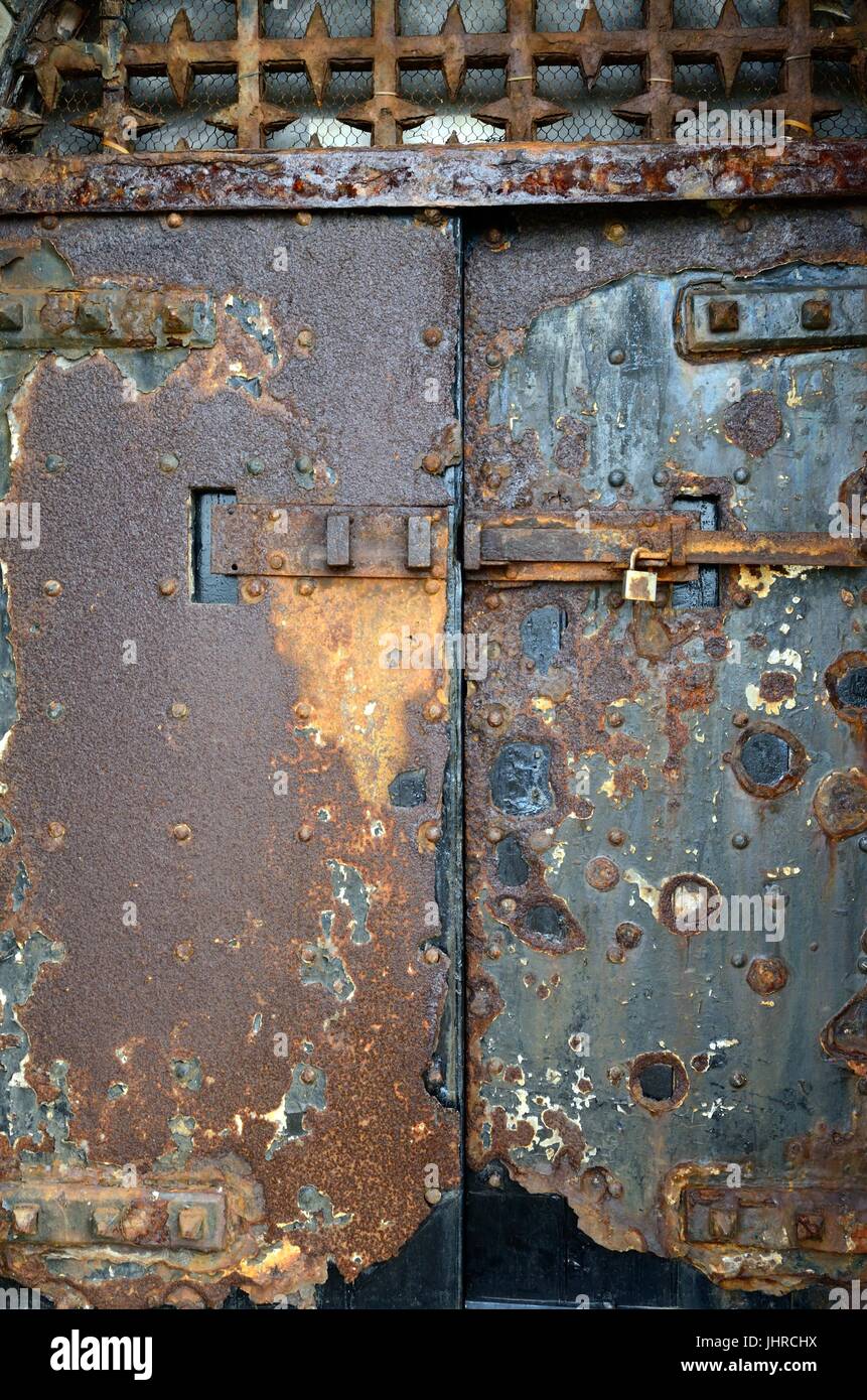Iron door hires stock photography and images Alamy