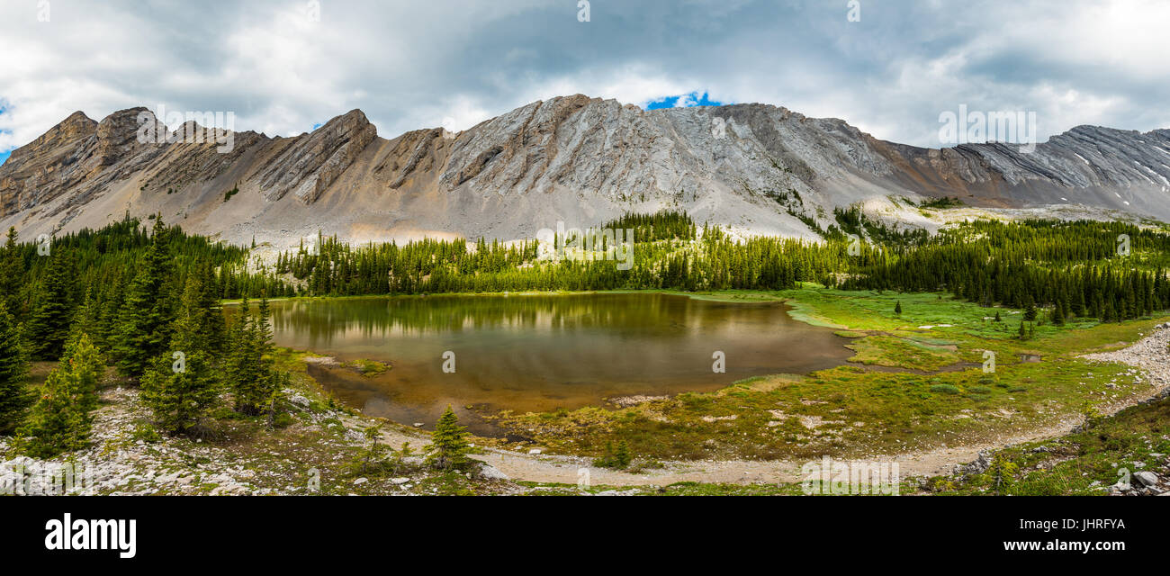 Beautiful mountain landscapes from hiking the Pickle Jar Lakes area of