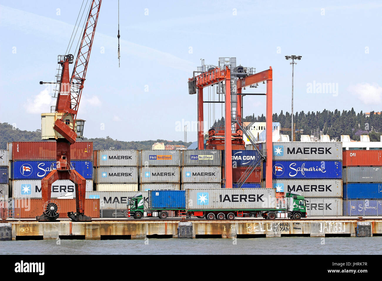 Port of lisbon hi-res stock photography and images - Alamy