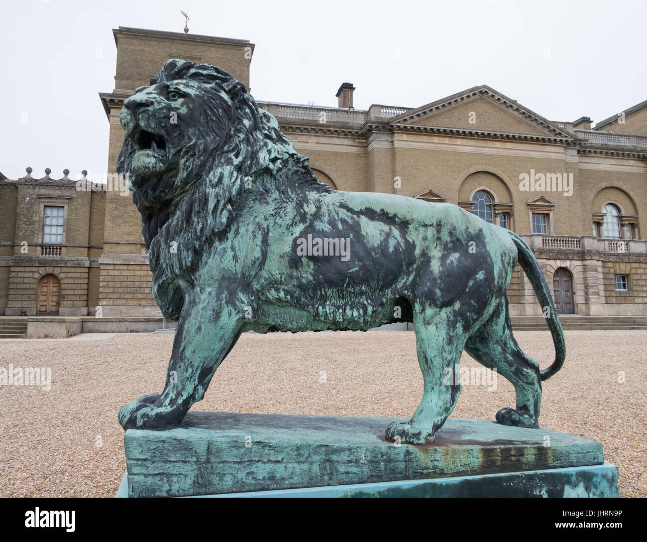 LARGE BRONZE LION STATUE SCULPTURE Stock Photo - Alamy