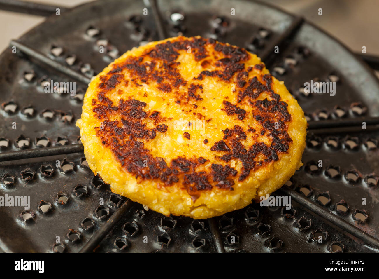 https://c8.alamy.com/comp/JHRTY2/traditional-colombian-arepa-de-choclo-preparation-corn-bread-being-JHRTY2.jpg