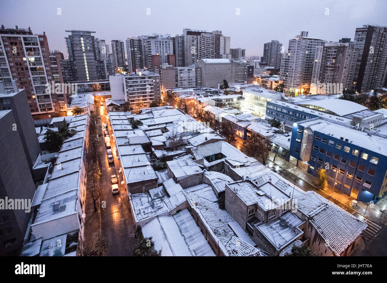 Santiago. 15th July, 2017. Photo taken on July 15, 2017 shows snow-covered buildings in Santiago, capital of Chile. Strong rains, storms, waves and snowfalls affected 14 of 15 regions in Chile on Saturday. Credit: Jorge Villegas/Xinhua/Alamy Live News Stock Photo