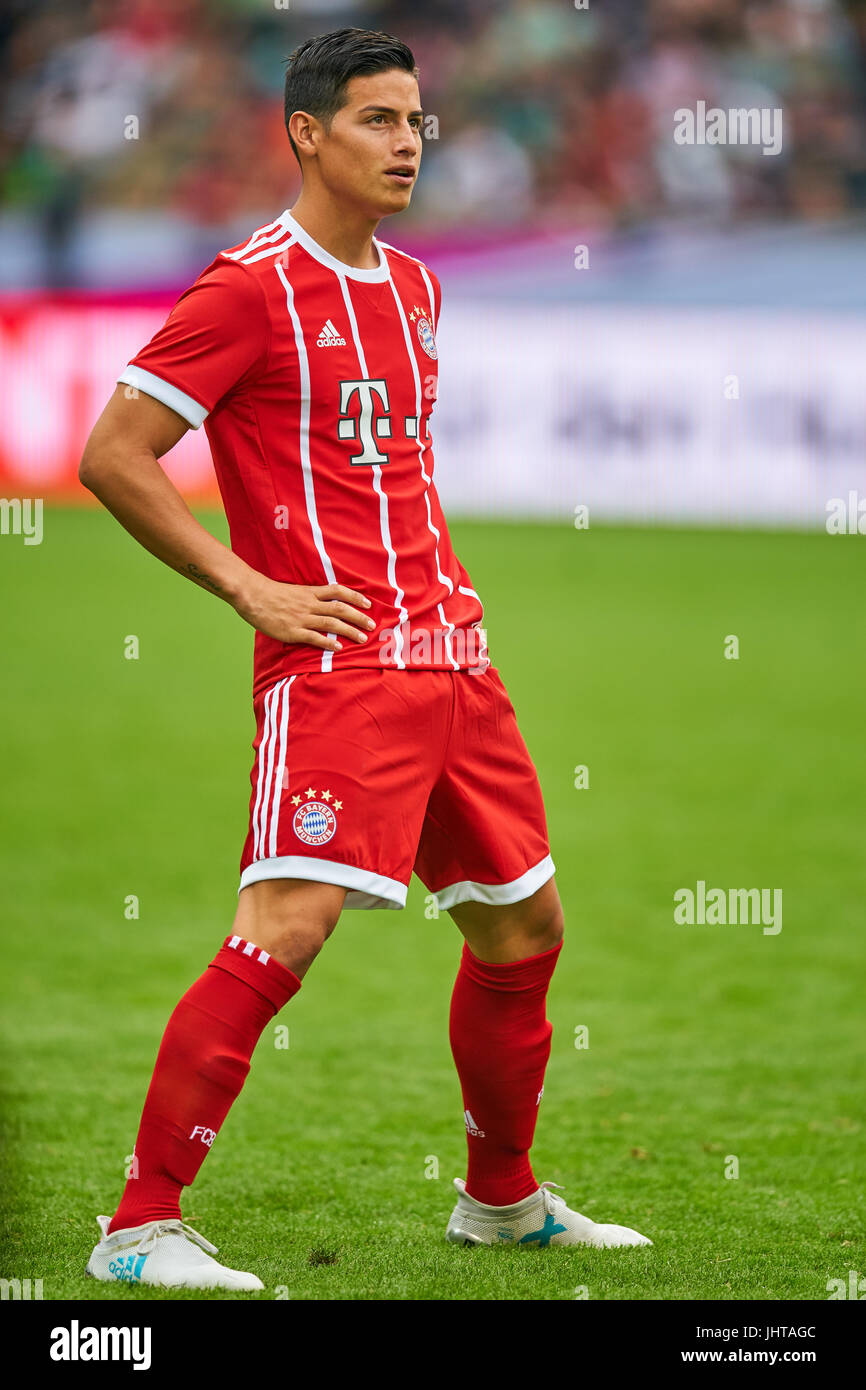 Moenchengladbach, Germany.  15th July, 2017.  James RODRIGUEZ, FCB 11 one person, portrait, single, full-size, gymnastics, stretching sport FC BAYERN MUENCHEN - SV WERDER BREMEN 2-0 FINAL in Telekom Cup First German Soccer League Tournament  in Moenchengladbach , July 15, 2017   © Peter Schatz / Alamy Live News Stock Photo