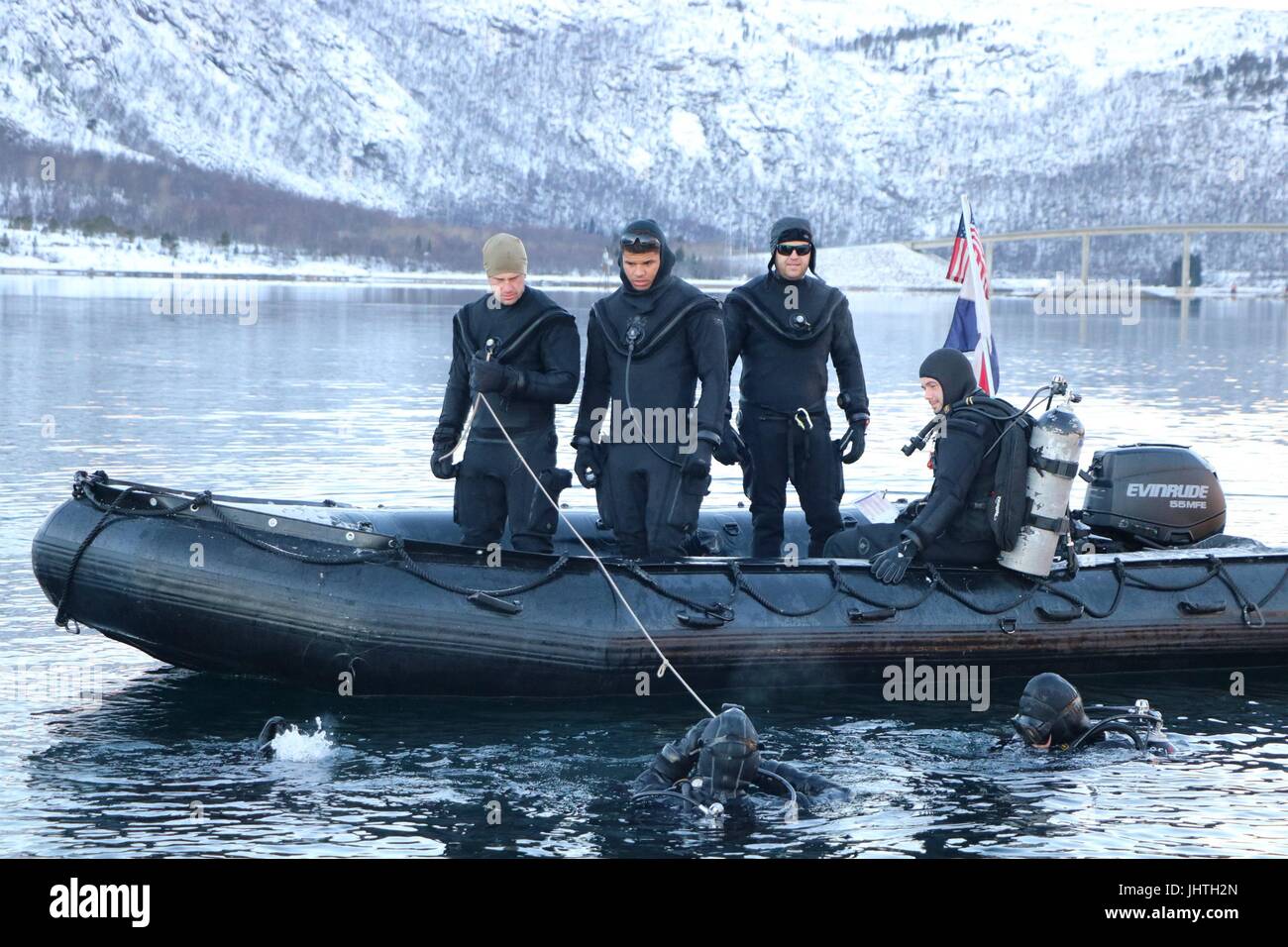 Us navy diving suit hires stock photography and images Alamy