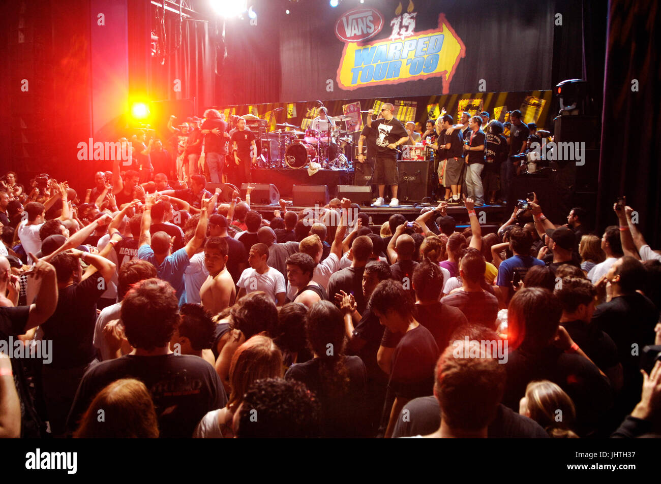 Members Underoath,Rise Against,Pennywise,Body Count NOFX perform