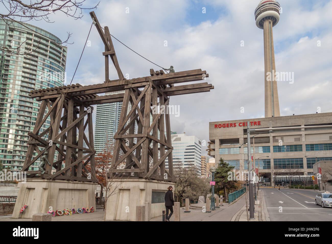 TORONTO,CANADA- NOVEMBER 27: Chinese Railway Workers Memorial with CN Tower on November 27, 2016 in Toronto Stock Photo
