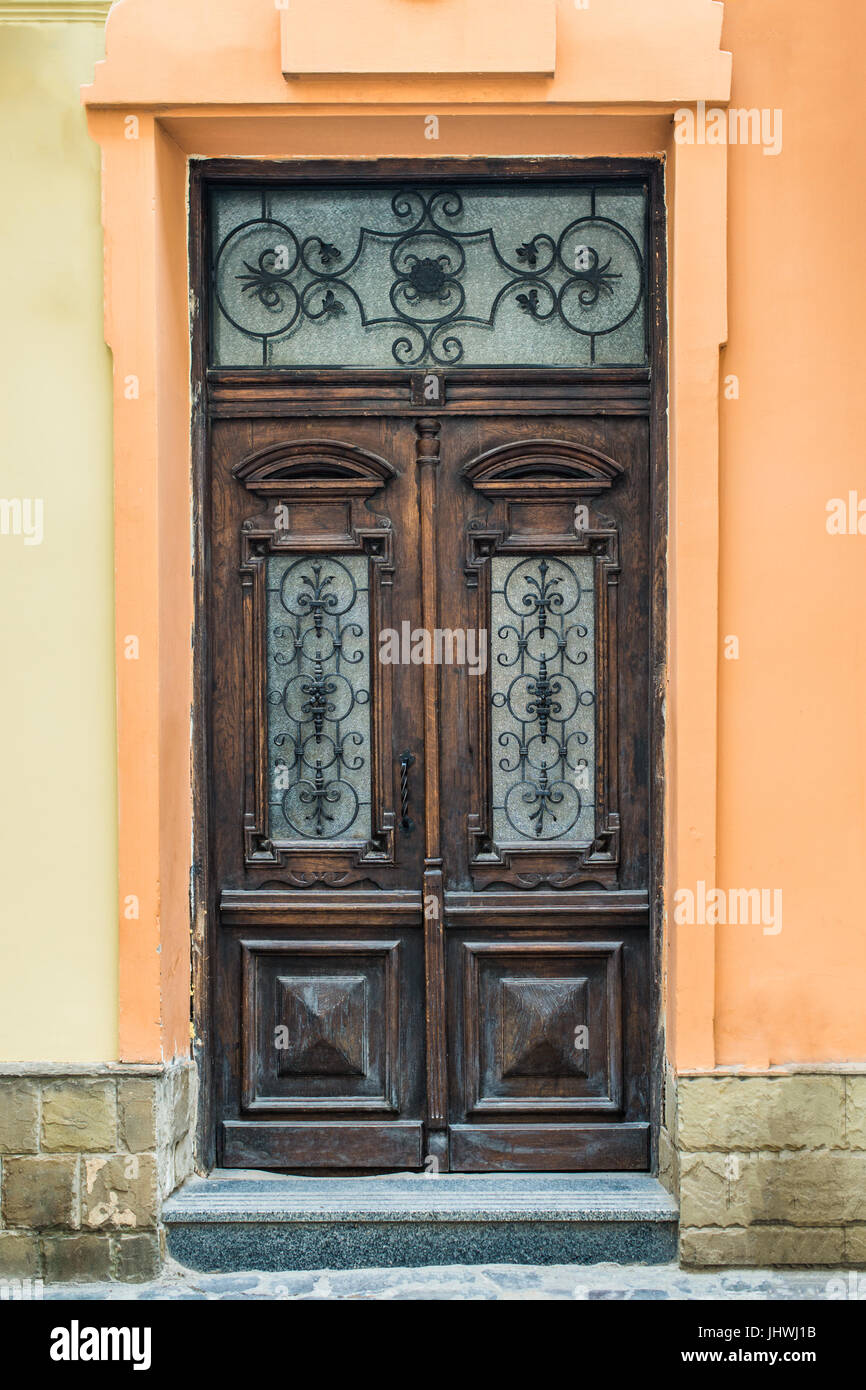 Large oak wood door iron hi-res stock photography and images - Alamy