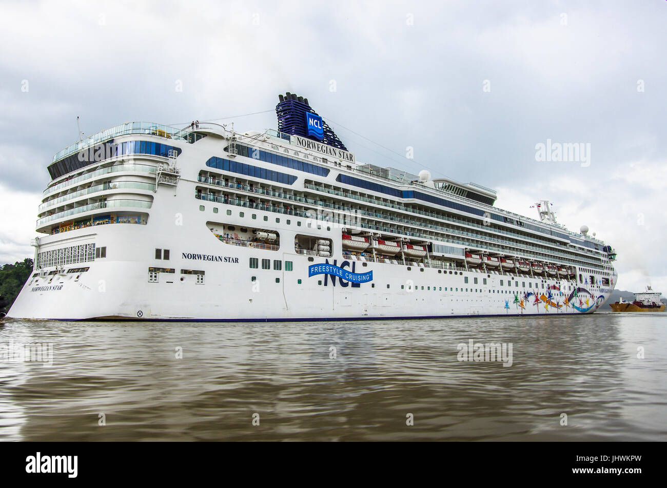 Norwegian Star Cruise ship in the Panama Canal Stock Photo - Alamy