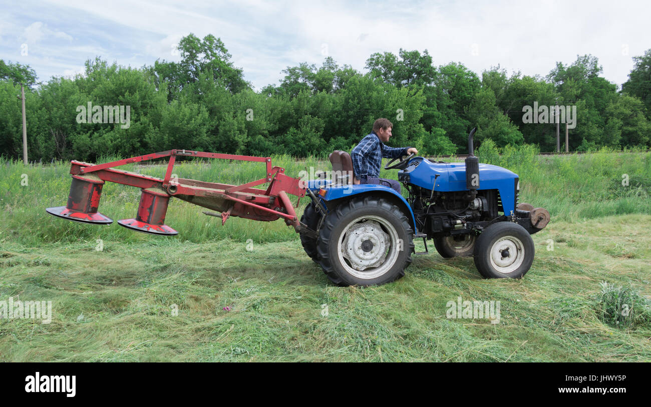 Harvesting hay tractor work hi-res stock photography and images - Alamy