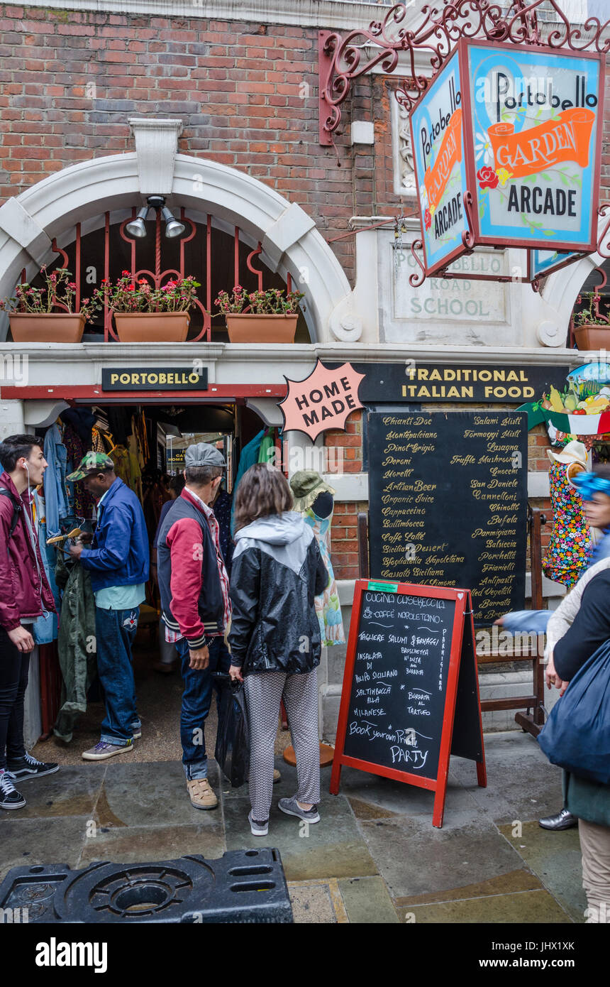 Portobello Garden Arcade Stock Photo Alamy