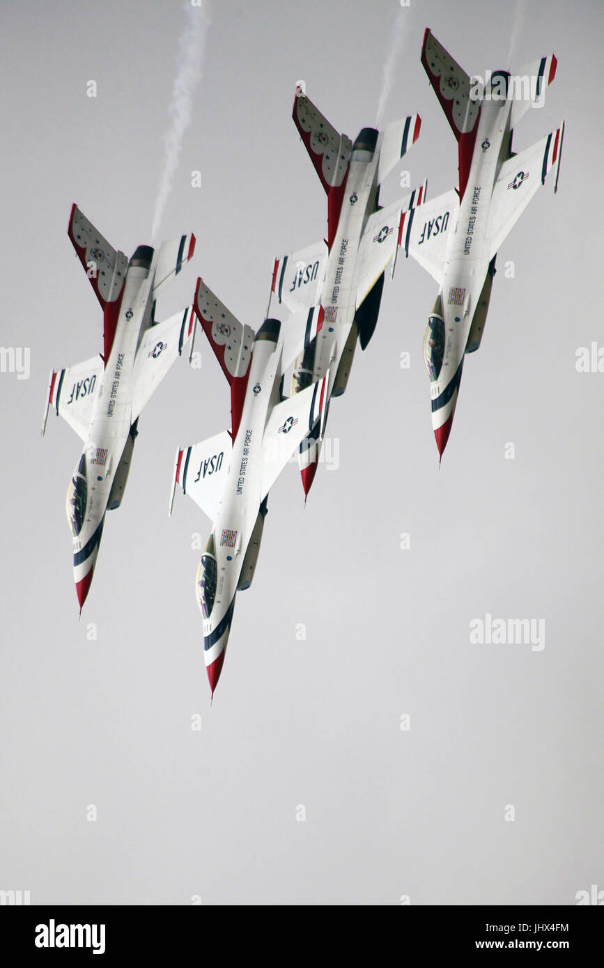 USAF aerobatics display team, Thunderbirds Stock Photo Alamy