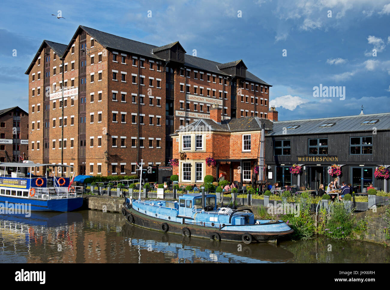 Gloucester quays hi-res stock photography and images - Alamy