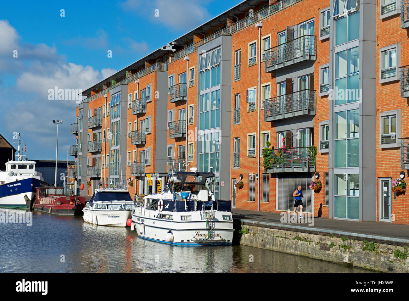 Waterside apartments and historical boats hires stock photography and images Alamy