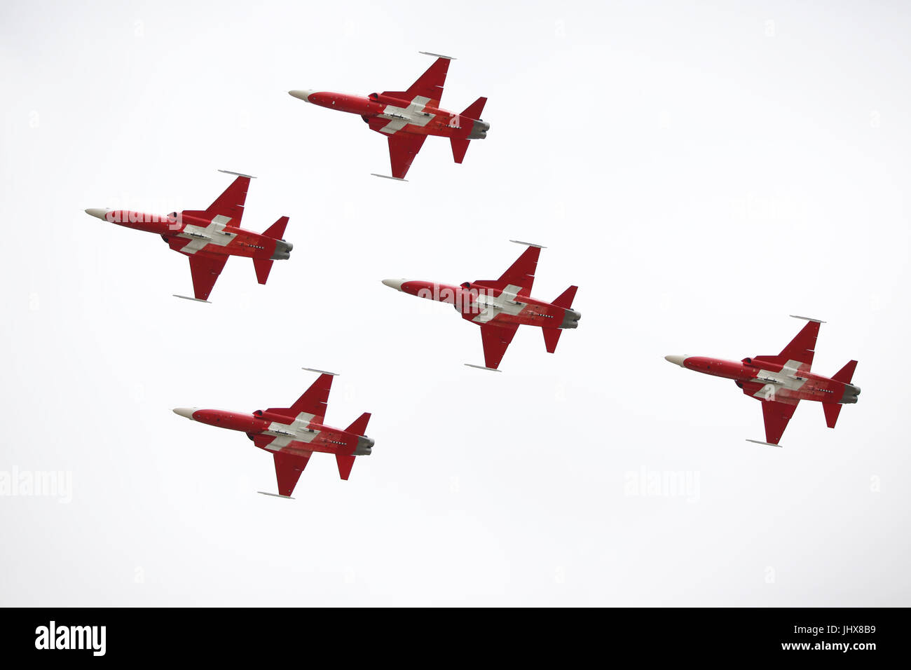 RAF Fairford, UK. 16th July, 2017. Visitors watched  the Patrouille Suisse  taking to the sky in one of the most spectacular displays at this year's RIAT Air Show. The aerobatic team Patrouilles Suisse with their F5-E's Credit: Uwe Deffner/Alamy Live News Stock Photo