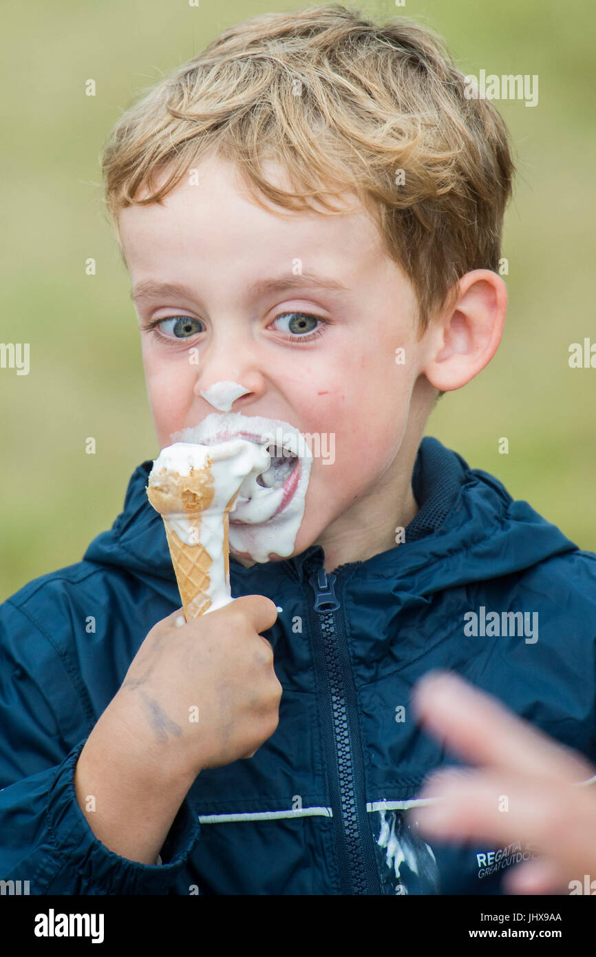 Latitude Festival, UK 16th July, 2017 A bit of rain and cooler weather did not put everone off the ice cream - The 2017 Latitude Festival, Henham Park. Suffolk 16 July 2017 Credit: Guy Bell/Alamy Live News Stock Photo