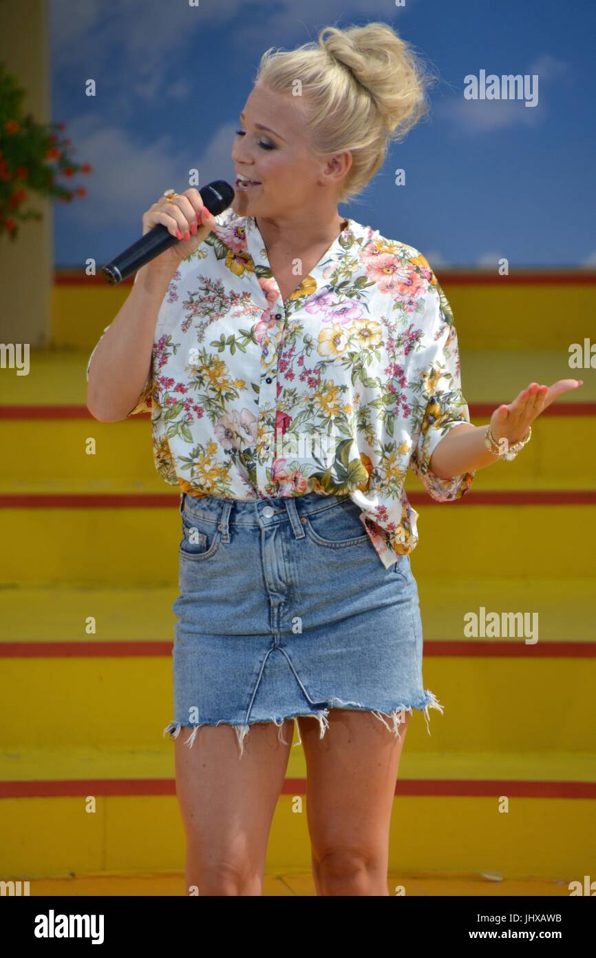 Rust, Germany, 16th July, 2017, Das Erste ARD TV Show "Immer wieder Sonntags" Featuring: Julia Lindholm Credit: mediensegel/Alamy Live News Stock Photo