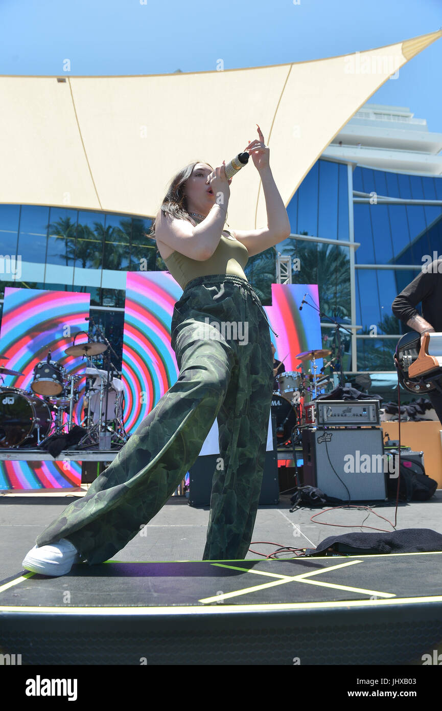 Miami Beach, FL, USA. 15th July, 2017. Noah Cyrus performs during Y100