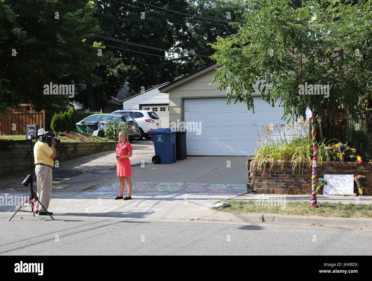 Minneapolis, Minnesota, USA, 16th July, 2017. A news reporter being filmed at the scene in south Minneapolis where a woman was fatally shot by the police after calling 911 to report noise in the alley. copyright Gina Kelly/Alamy Live News Stock Photo