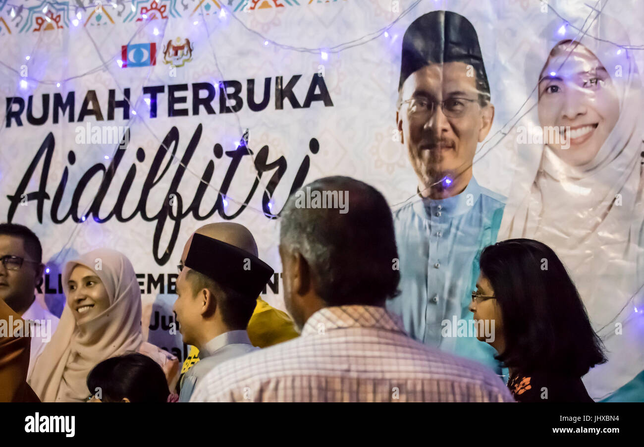 Kuala Lumpur, Malaysia. 16th July, 2017.  Malaysian politician, Nurul Izzah Anwar, daughter of Anwar Ibrahim and Wan Azizah, giving a fiery speech at her Hari Raya Open House public gathering in Kuala Lumpur on 16th July, 2017. © Danny Chan/Alamy Live News. Stock Photo