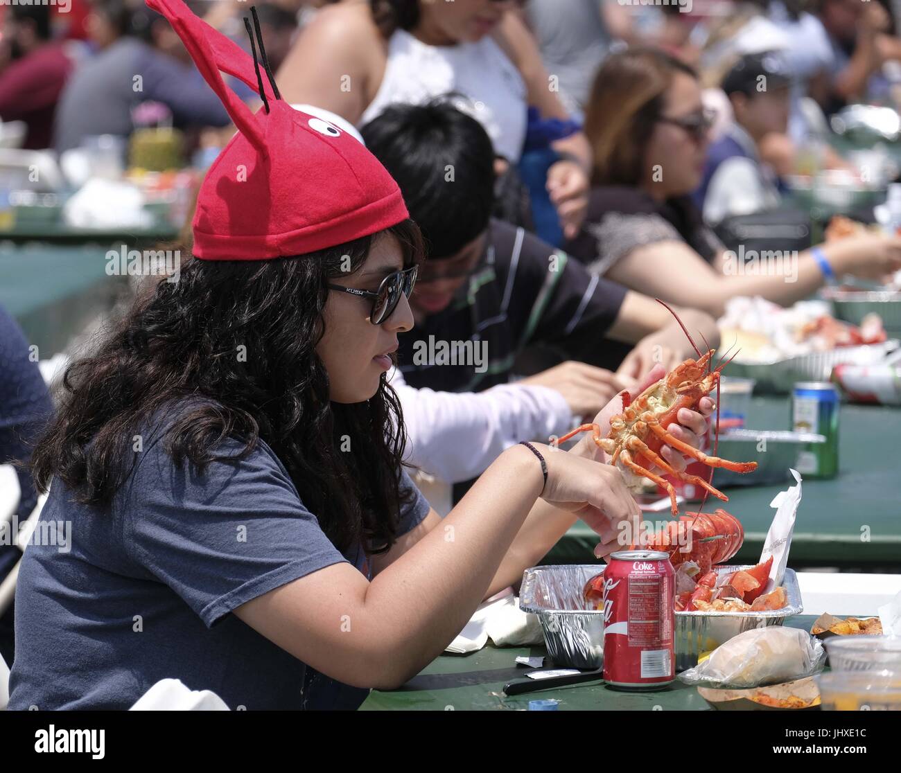 Los Angeles, California, USA. 16th July, 2017. People enjoy the