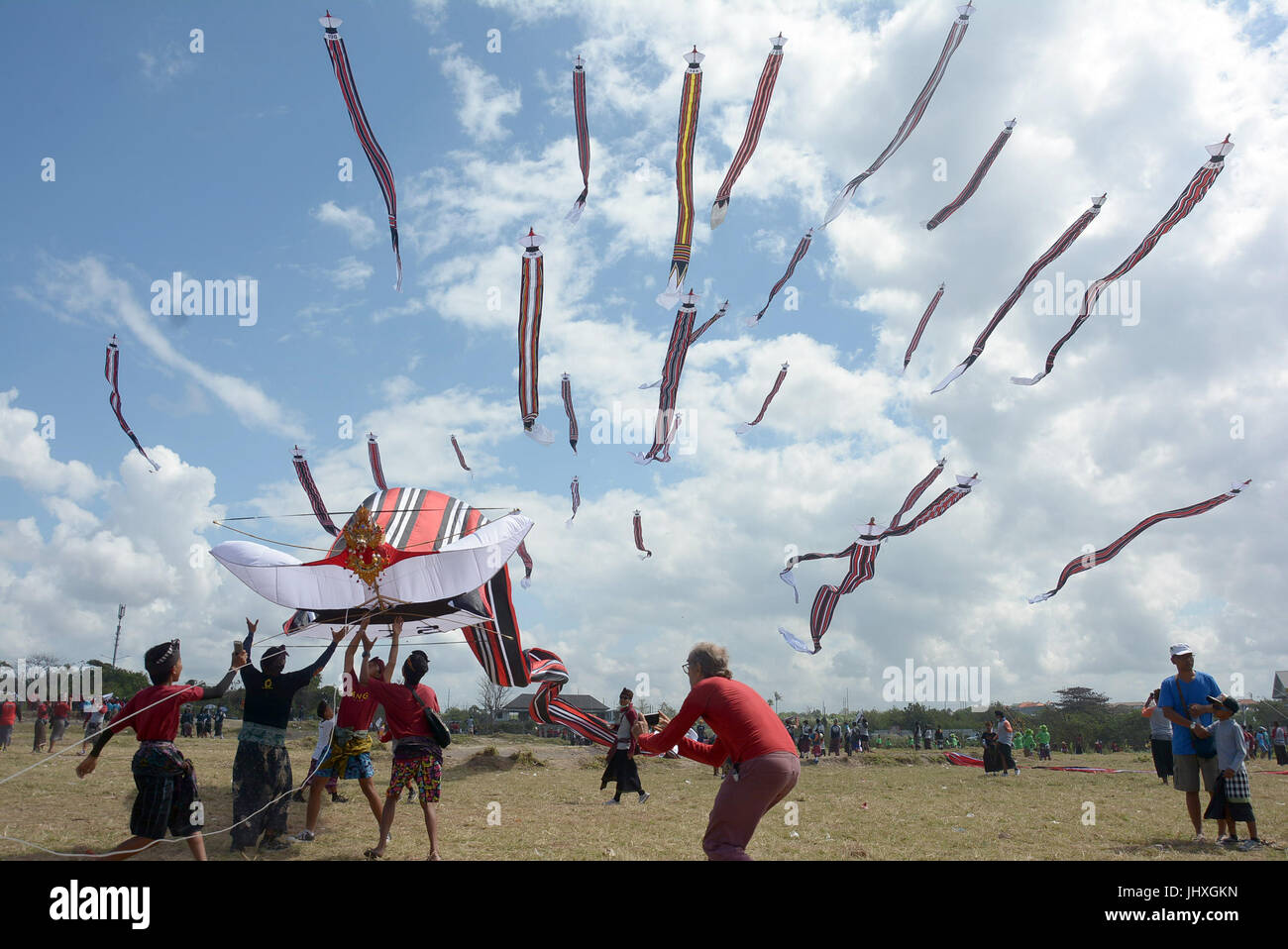Bali, Indonesia. 16th July, 2017. Balinese fly their traditional kites