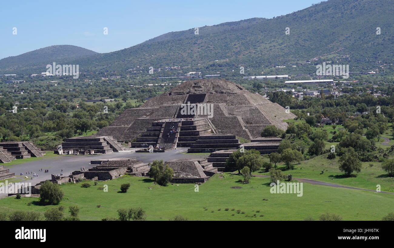 Teotihuacan city of the gods, beautiful Mexican culture and beauty architecture  that will leave you speechless when contemplating the pyramids of the... Stock Photo