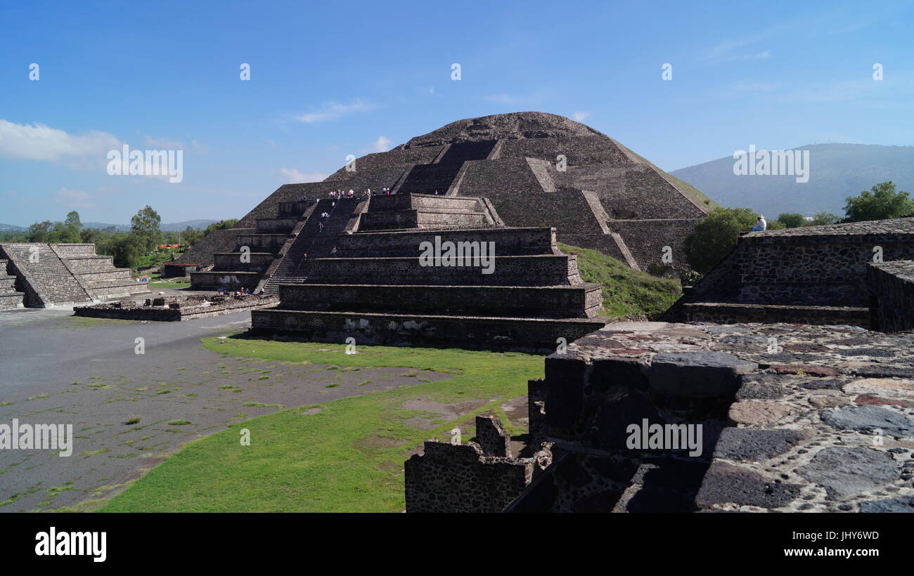 Teotihuacan city of the gods, beautiful Mexican culture and beauty architecture  that will leave you speechless when contemplating the pyramids of the... Stock Photo