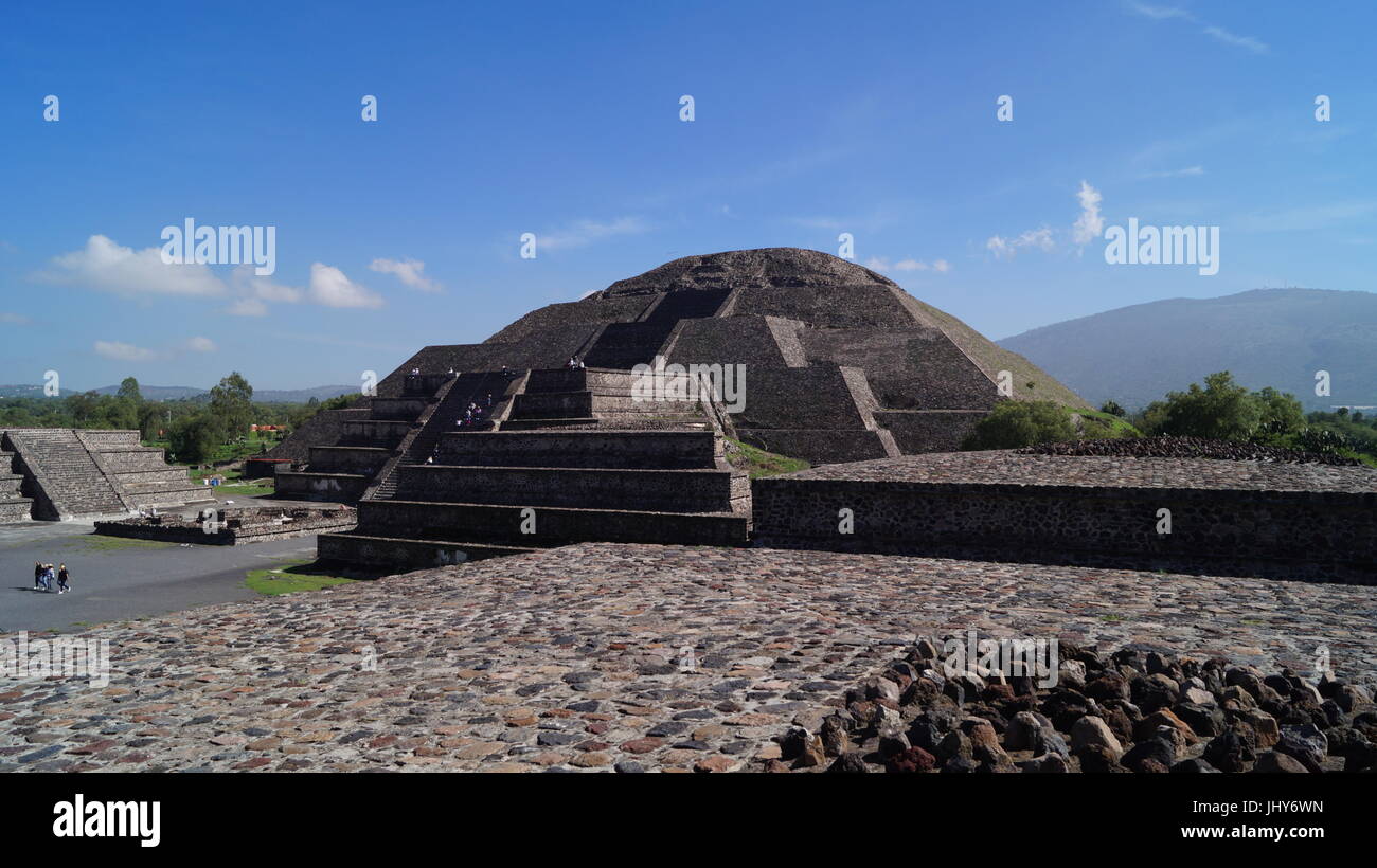 Teotihuacan city of the gods, beautiful Mexican culture and beauty architecture that will leave you speechless when contemplating the pyramids of the... Stock Photo