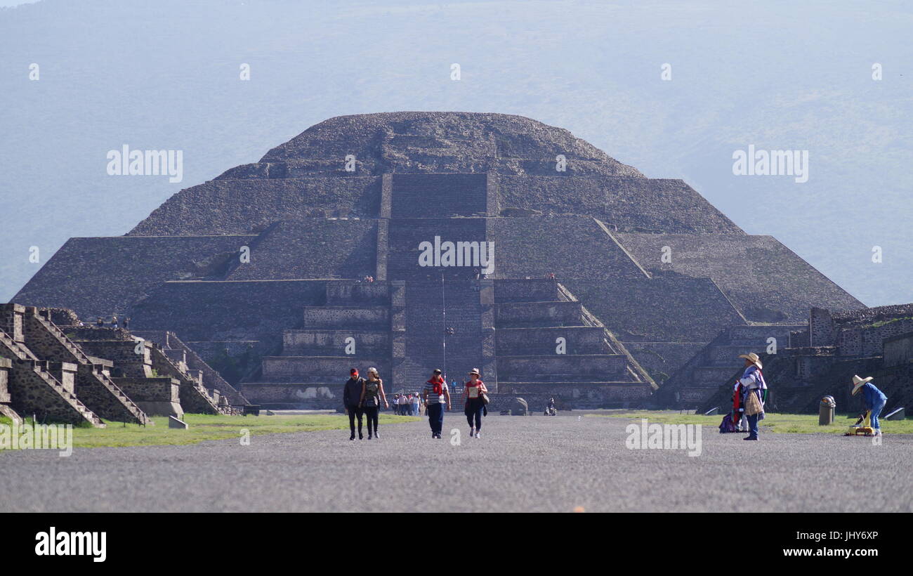 Teotihuacan city of the gods, beautiful Mexican culture and beauty architecture  that will leave you speechless when contemplating the pyramids of the... Stock Photo