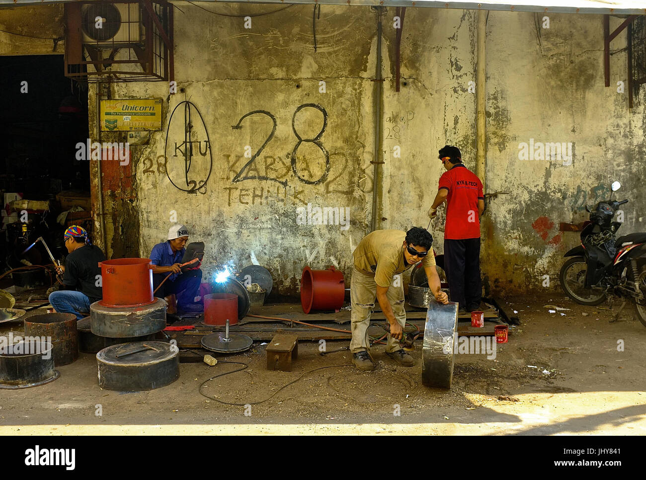 Jakarta mechanics hires stock photography and images Alamy