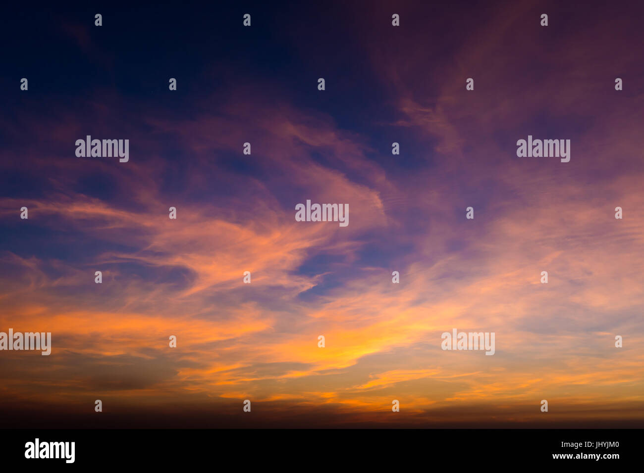 Sunlight behind purple cloud hi-res stock photography and images - Alamy