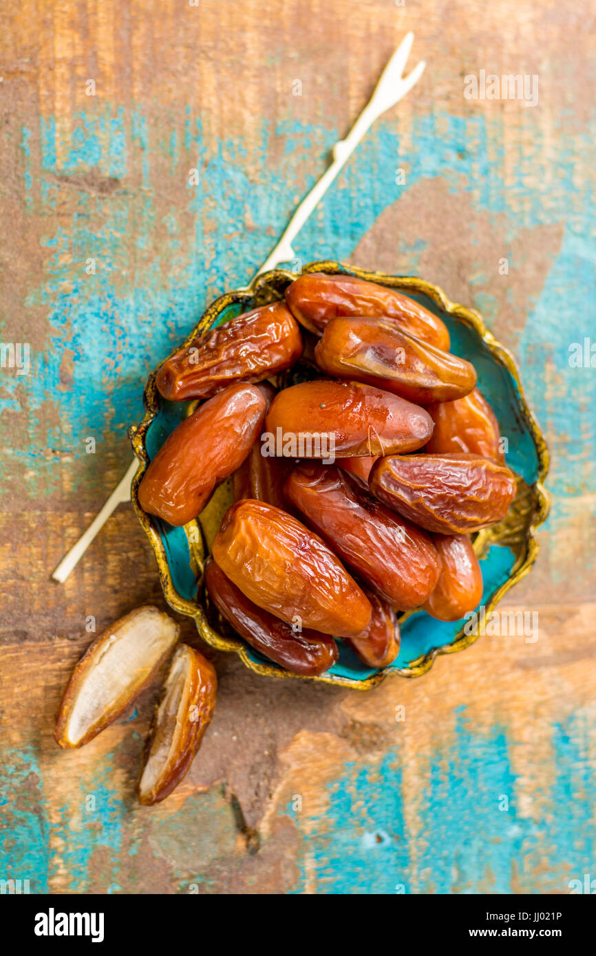 Raw Organic Medjool Dates with pits Ready to Eat Stock Photo Alamy