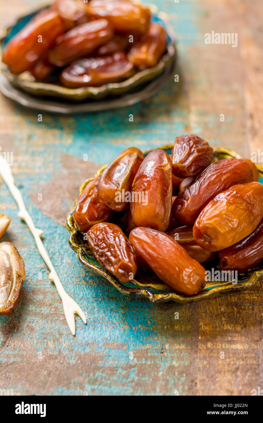 Raw Organic Medjool Dates with pits Ready to Eat Stock Photo Alamy