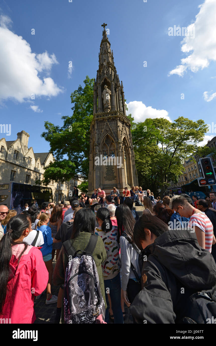 Foreign students and tourists enjoying a visit to Oxford and the Martyrs' Memorial Stock Photo