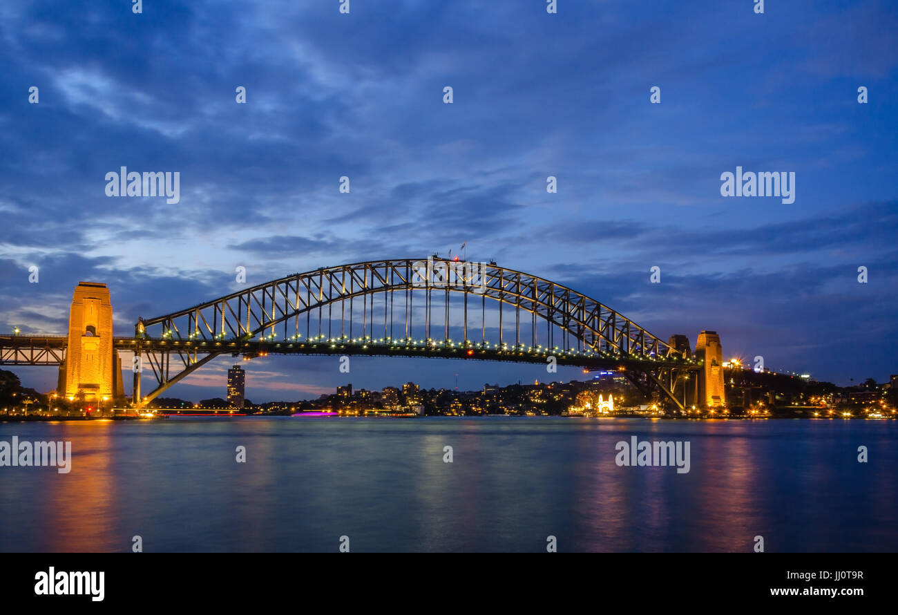 Sydney Harbour Bridge at night Stock Photo - Alamy