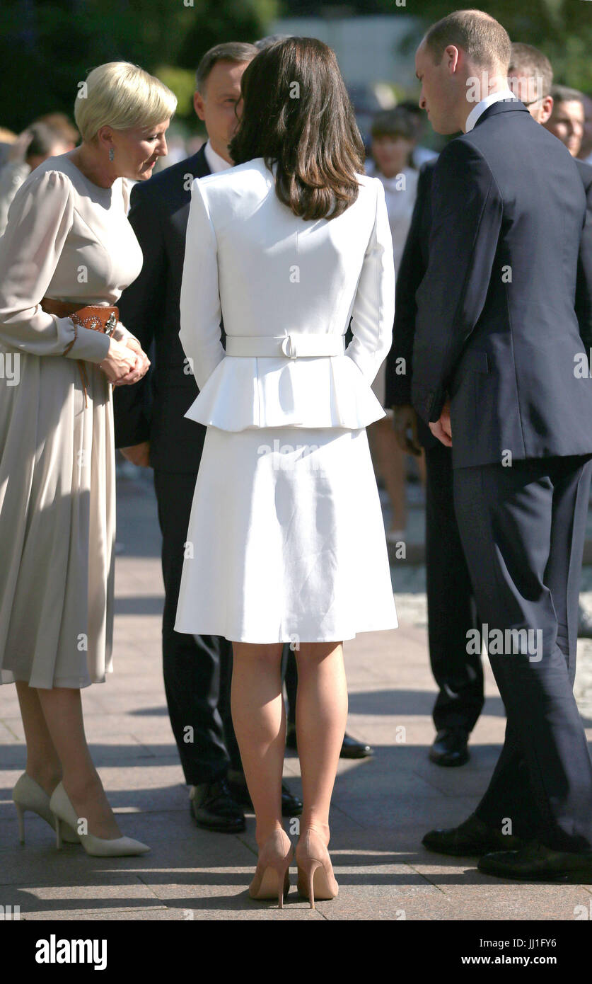 The Duke and Duchess of Cambridge (centre and right) with President Andrzej Duda and his wife, Agata, at the Wall of Remembrance as they visit the Warsaw Rising Museum which is dedicated to the uprising of 1944 which saw the Polish resistance Home Army attempt to liberate Warsaw from German occupation, as part of their five-day tour of Poland and Germany. Stock Photo
